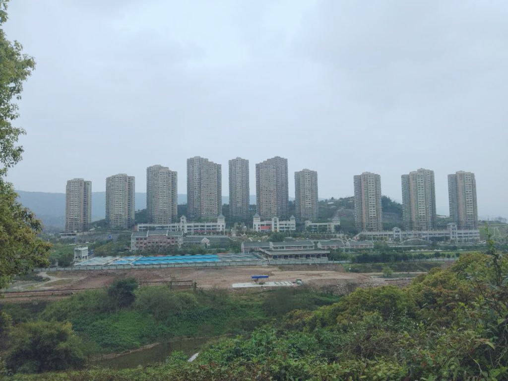 和悅家園位于重慶市江北區(qū)佳美路56號(hào)，總建筑面積323442.39平方米，其中住宅258210.96平方米；商業(yè)12196.34平方米；車庫(kù)39096.82平方米（停車位1150個(gè)）.jpg